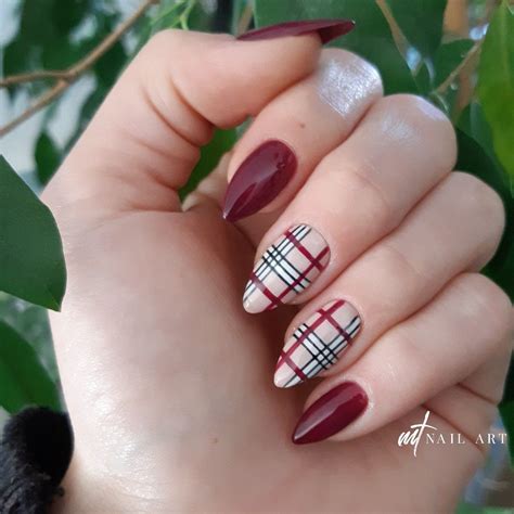 burberry muster nägel|Burberry nails holiday plaid.